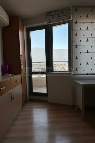 Spacious Apartment with Panoramic Vitosha Views, Sofia - Image 2