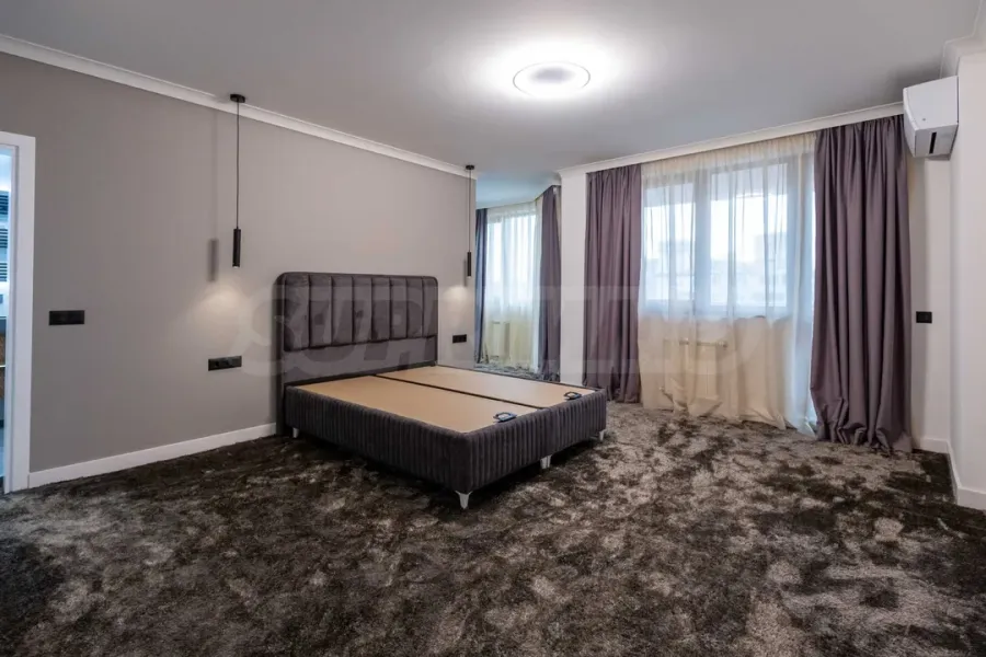 Spacious 3-Bedroom Apartment in Sofia Center - Image 1