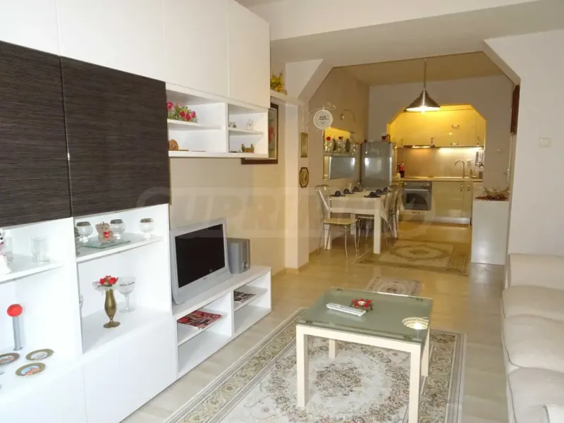 Spacious 3-Bedroom Apartment Near Varna University & City Center - Image 2