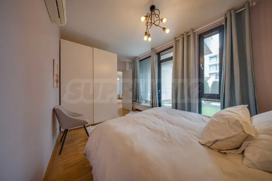 Spacious, Fully Furnished Apartment with Private Garden - Image 2