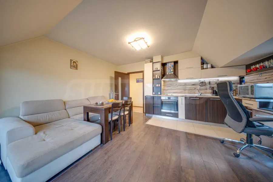 Spacious, Fully Furnished Apartment in Sofia's Rehutha District - Image 2