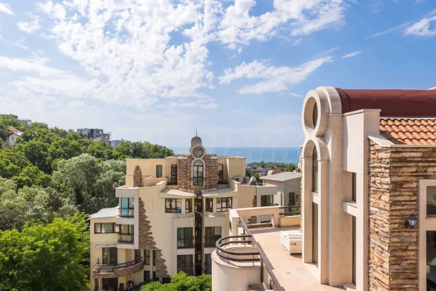 Luxury Penthause with Sea View in Varna - Image 5