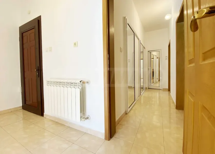 Spacious Plovdiv Apartment - Two Bedrooms, Prime Location, 198 m2. - Image 3