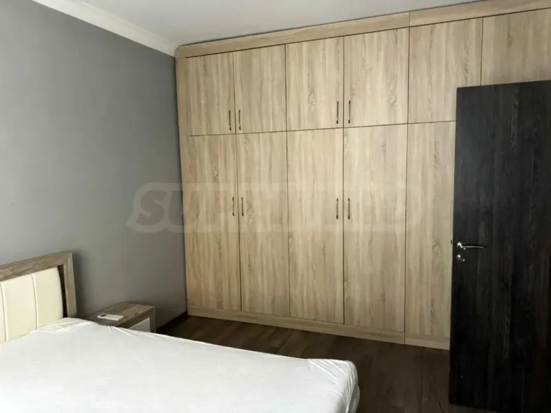 Spacious Two-Bedroom Apartment with Slavyanovo Square View - Image 1