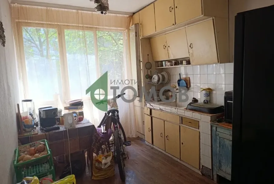 Spacious 3-Bedroom Apartment in Central Stara Zagora for Sale - Image 4