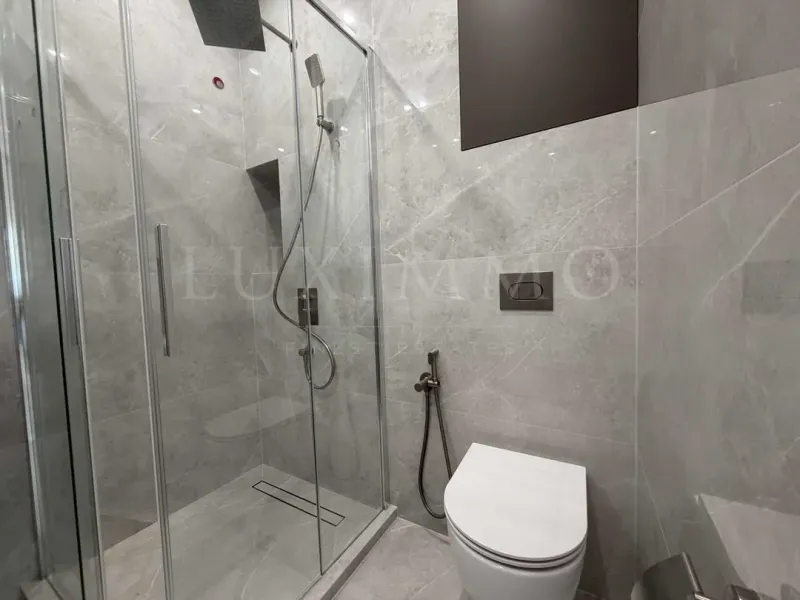 Spacious, Fully Furnished 1-Bedroom Apartment in Royal Garden 2 - Image 1