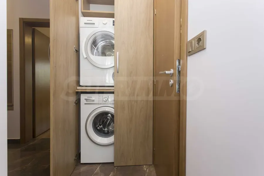 Spacious 3-Bedroom Apartment Near Doctor's Monument, Sofia - Image 4