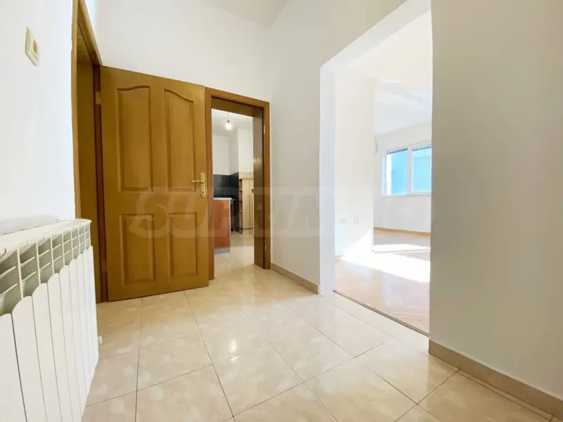 Spacious Plovdiv Apartment - Two Bedrooms, Prime Location, 198 m2. - Image 4