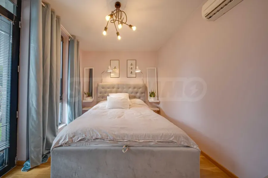 Spacious, Fully Furnished Apartment with Private Garden - Image 5