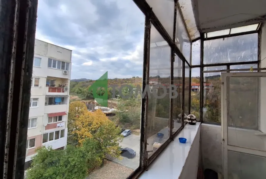 Spacious 3-Bedroom Apartment in Zheleznik, Stara Zagora - Image 4