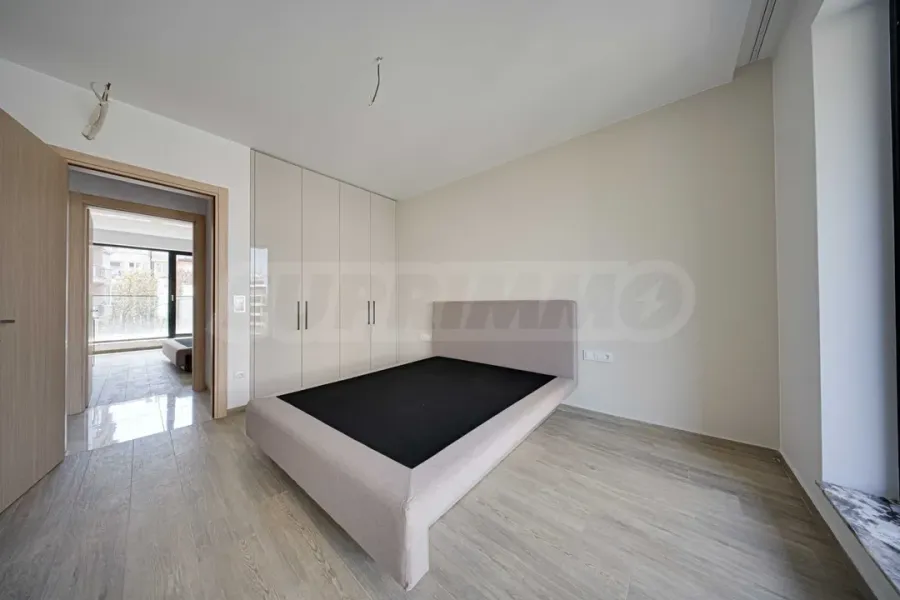 Spacious Four-Bedroom Apartment in Sofia's Desirable Oborishte District - Image 5