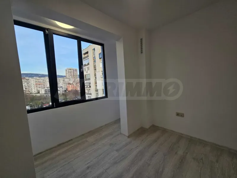 Spacious Apartment with Panoramic Views in Varna, Bulgaria - Image 5