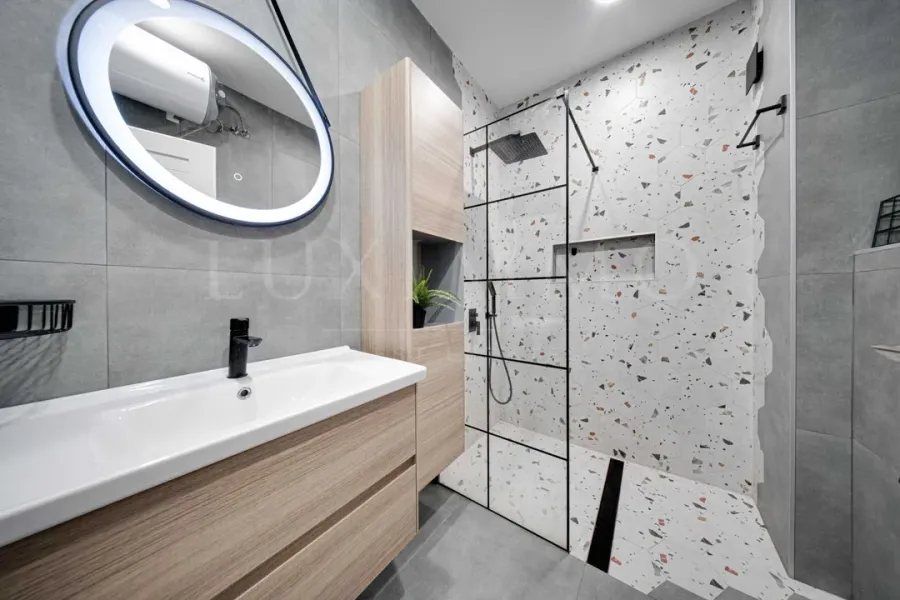 Spacious Apartment with Mountain Views, Designer Furnishings in Sofia - Image 5