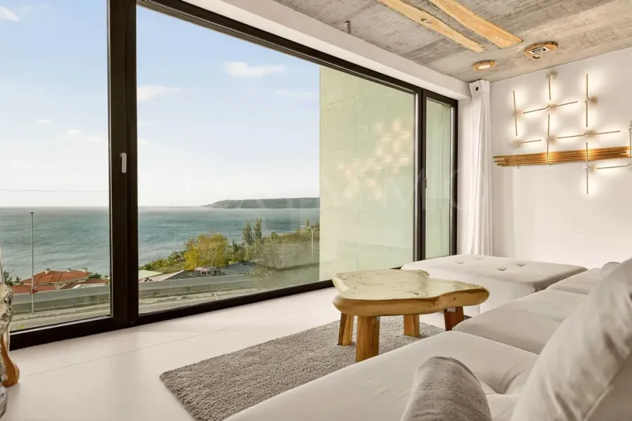 Spacious Sea View Apartment with Smart Home Features - Image 3