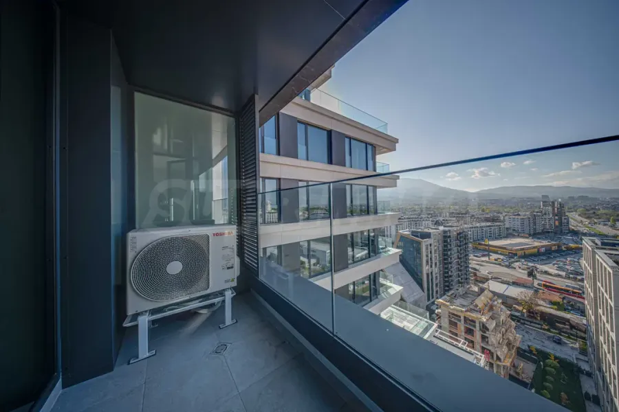 Spacious Smart Tower Apartment with Stunning City and Mountain Views - Image 3