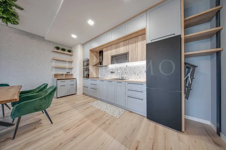 Spacious Apartment with Mountain Views, Designer Furnishings in Sofia - Image 2