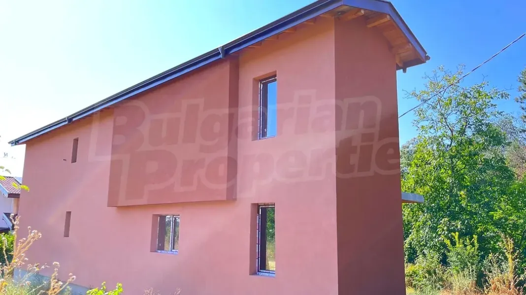 Spacious New House Near Stara Zagora with Large Garden - Image 2