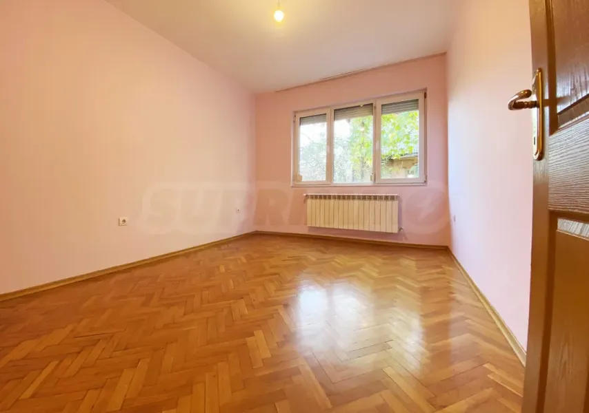 Spacious Plovdiv Apartment - Two Bedrooms, Prime Location, 198 m2. - Image 5