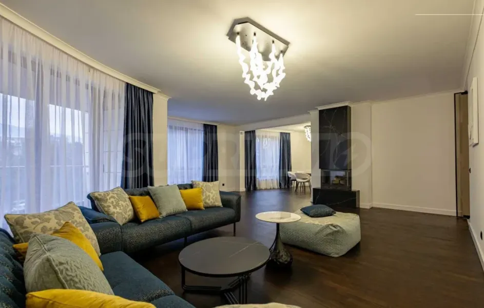 Spacious 3-Bedroom Apartment in Sofia Center - Image 4