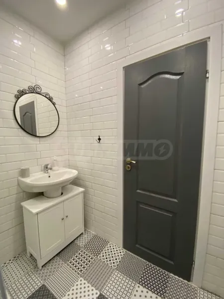 Spacious, Fully Furnished Apartment with Sea Views in Varna - Image 5