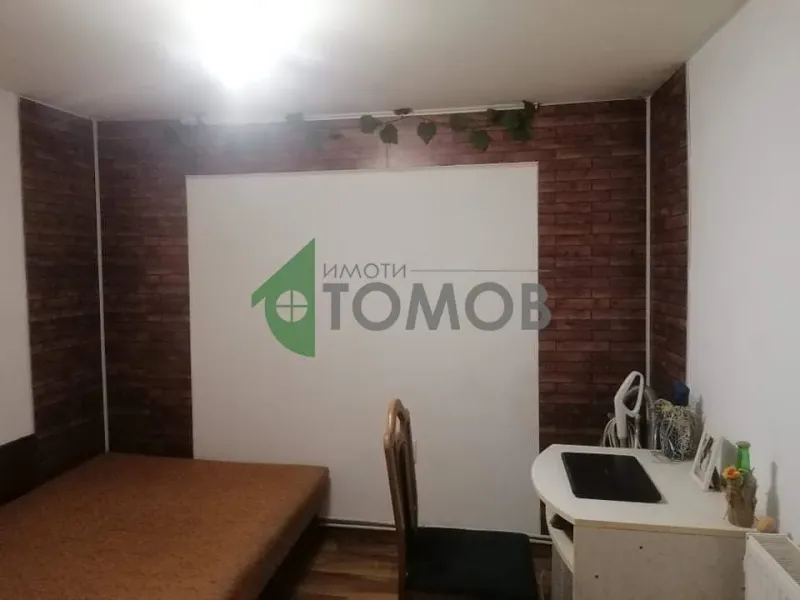 Spacious Brick House Near Ruse with Garden - Image 2