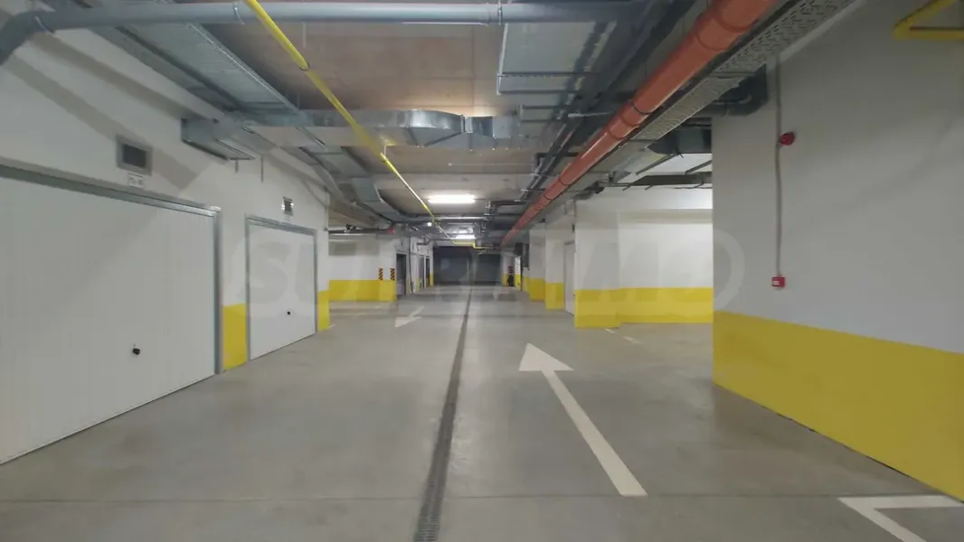 Spacious 3-Bedroom Apartment in Reina Sofia, Bulgaria - Image 4