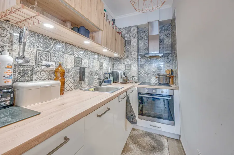 Spacious, Fully Furnished Apartment in Sofia's Polygon District - Image 5