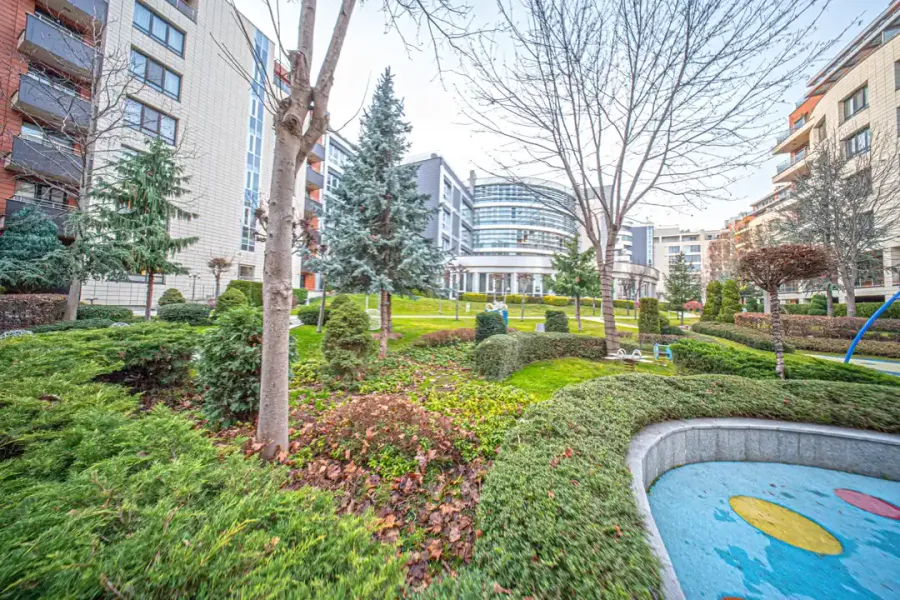 Luxury Fully Furnished 1-Bedroom Apartment in Sofia's Prestigious ESTE Home - Image 3