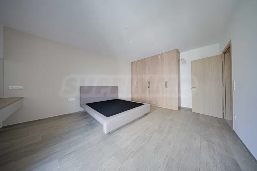 Spacious Four-Bedroom Apartment in Sofia's Desirable Oborishte District - Image 2