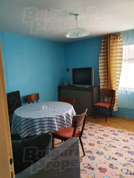 Charming Two-Bedroom House with Garden in Varna’s Troшеvo - Image 3