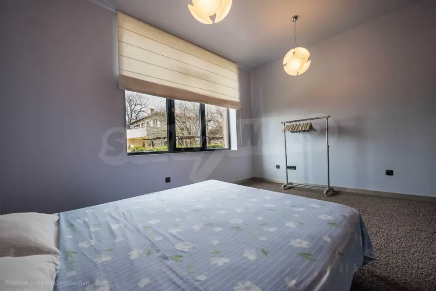 Modern Seafront Villa with Stunning Panoramic Views - Image 2