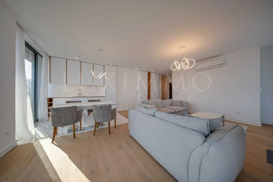 Luxury One-Bedroom Apartment with Stunning City Views - Image 2