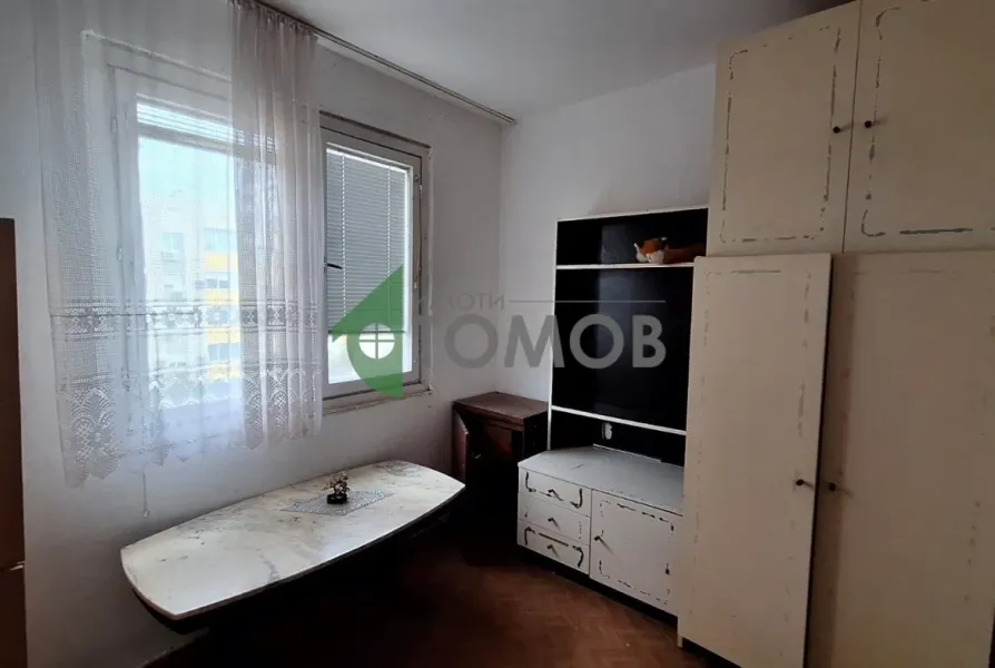 Spacious 3-Bedroom Apartment in Zheleznik, Stara Zagora - Image 3
