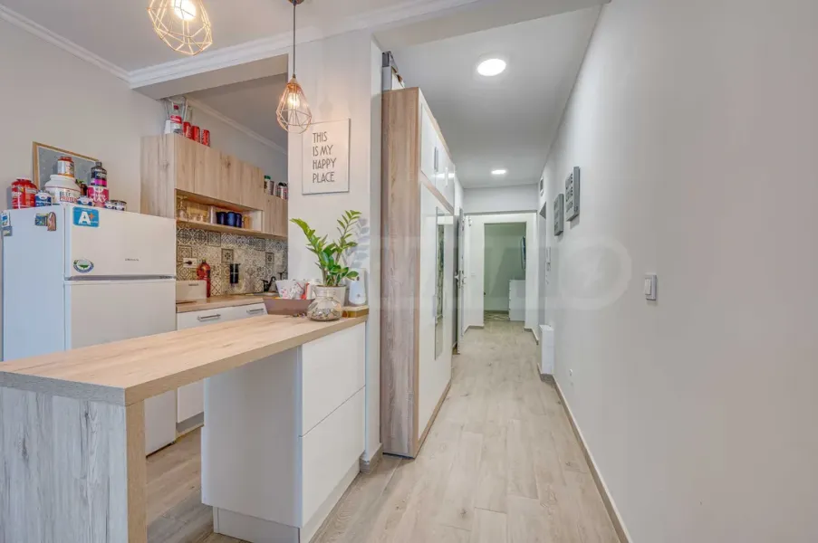 Spacious, Fully Furnished Apartment in Sofia's Polygon District - Image 2