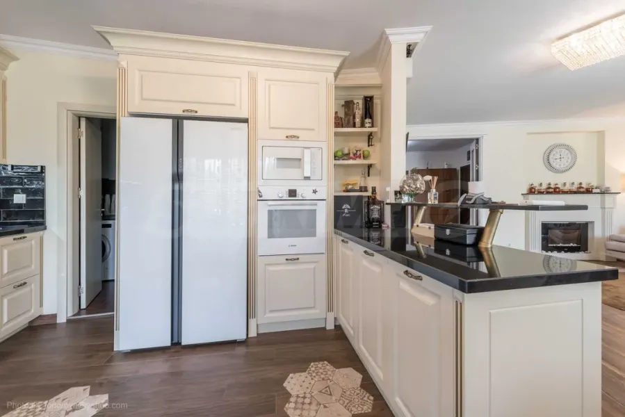 Spacious 3-Bedroom Apartment in Elite Varna Complex - Image 4