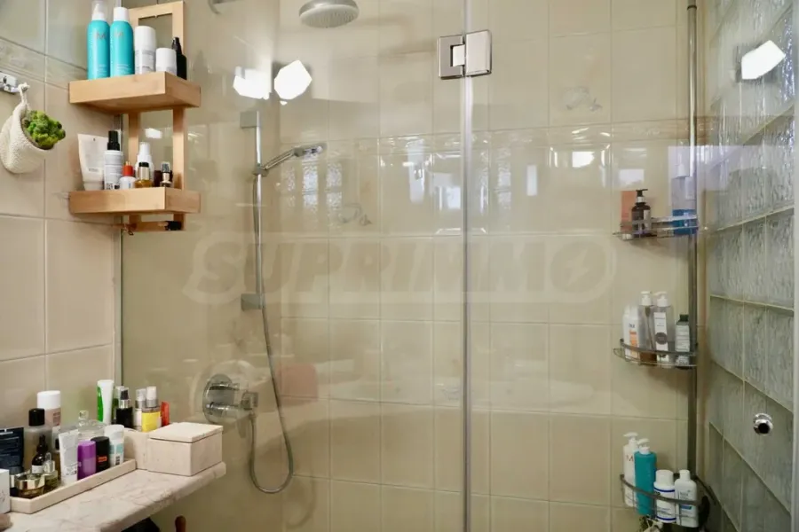 Stylish 4-Bedroom Apartment Near Grand Hotel Plovdiv - Image 2