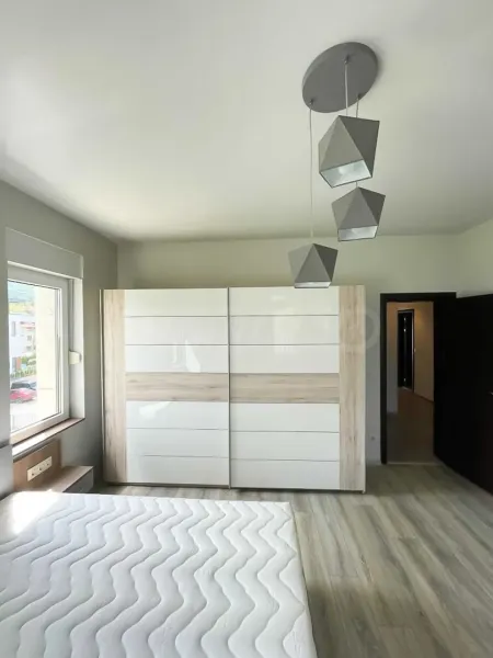 Spacious 4-Bedroom Apartment with Mountain View & Parking in Sofia - Image 4