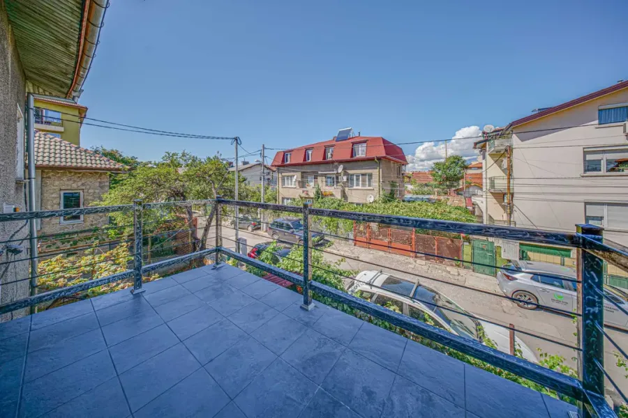 Two-Story House with Garden in Sofia's "Levski" Area - Image 3