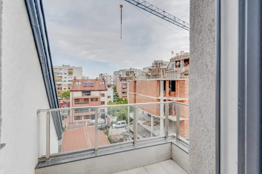 Spacious 2-Bedroom Apartment Near "Nadezhda" Metro - Image 2