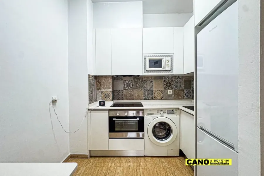 Spacious 2-Bedroom Apartment with Terrace in Aguadulce, Spain - Image 1