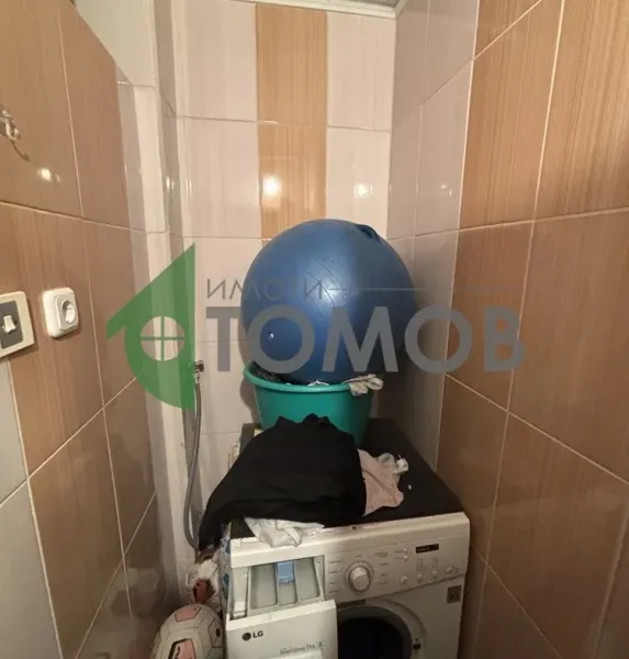 Spacious Three-Bedroom Apartment with Retail Space in Stara Zagora - Image 4