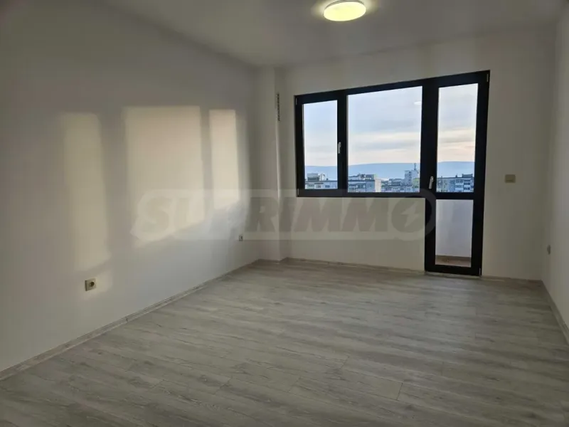 Spacious Apartment with Panoramic Views in Varna, Bulgaria - Image 4