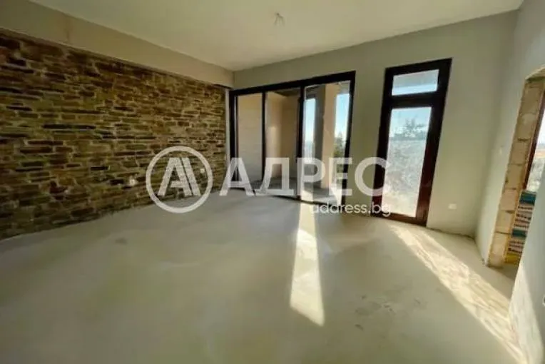 Spacious Family Home with Spa Facility in Stara Zagora, Bulgaria - €260,000 - Image 3