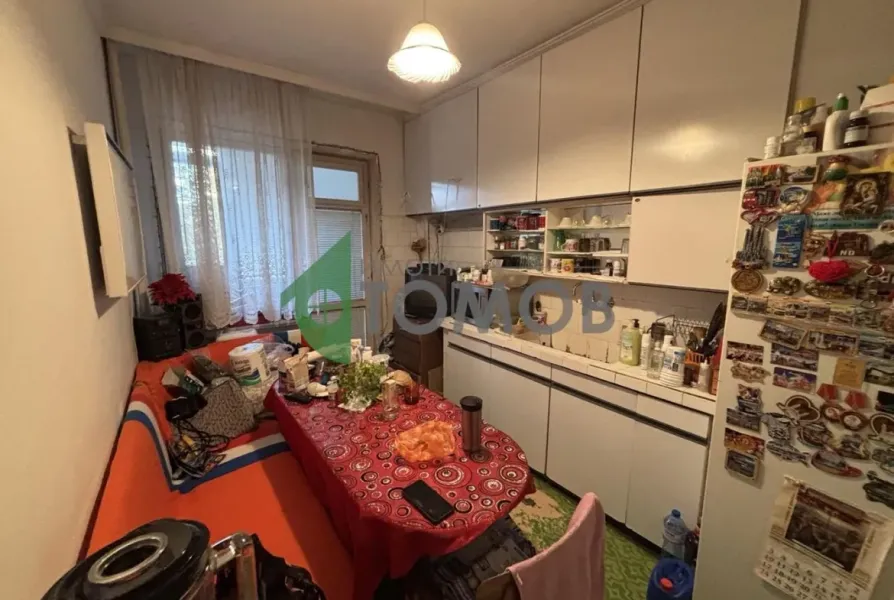 Spacious Three-Bedroom Apartment with Retail Space in Stara Zagora - Image 2