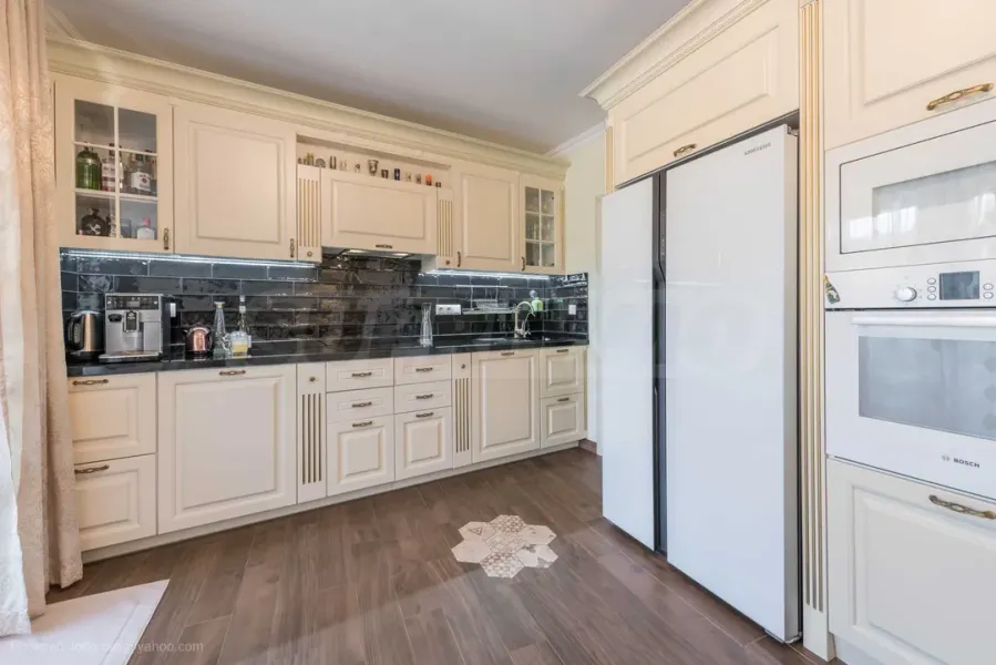 Spacious 3-Bedroom Apartment in Elite Varna Complex - Image 5