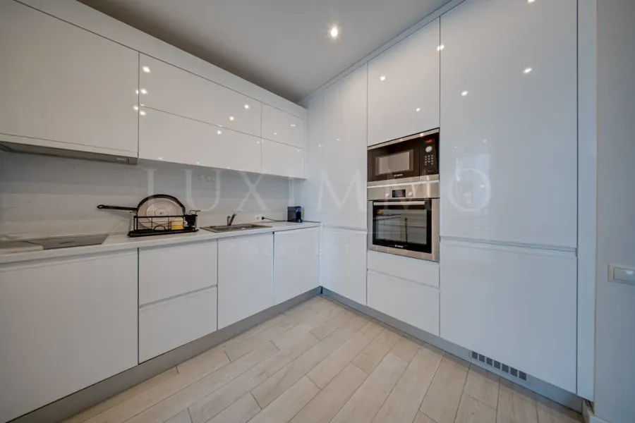 Spacious Fully Furnished 1-Bedroom Apartment in Flora Garden, Sofia - Image 1