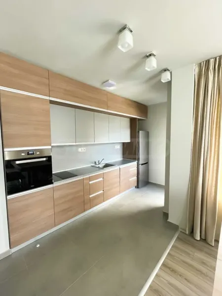 Spacious 4-Bedroom Apartment with Mountain View & Parking in Sofia - Image 5