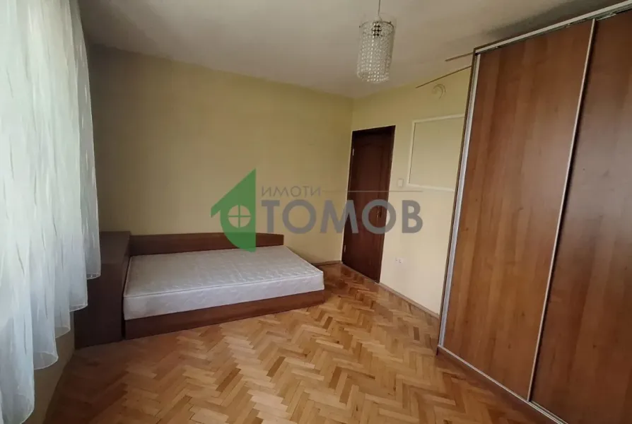 Spacious Three-Bedroom Apartment in Central Stara Zagora for Sale - Image 4