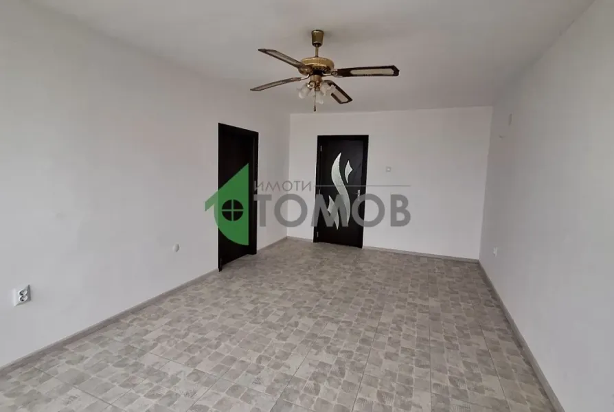 Spacious, Renovated 3BR Apartment with Great Views in Stara Zagora - Image 3