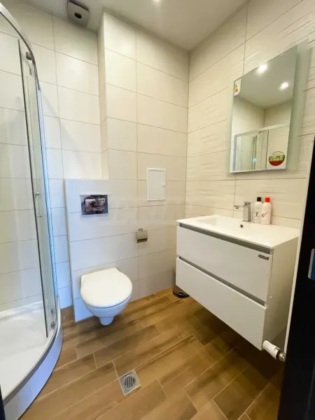 Spacious 4-Bedroom Apartment with Mountain View & Parking in Sofia - Image 3